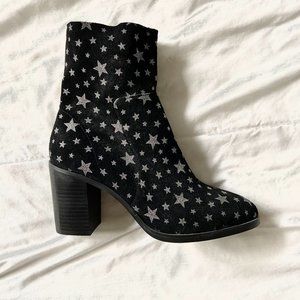 Steve Madden black star star print boots